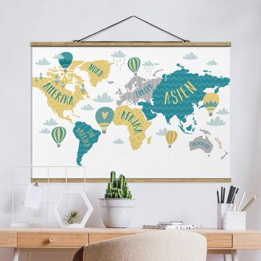 Stoffbild mit Posterleisten - Weltkarte mit Heißluftballon - Querformat 3:2