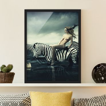 Bild mit Rahmen - Frauenakt mit Zebras - Hochformat 3:4