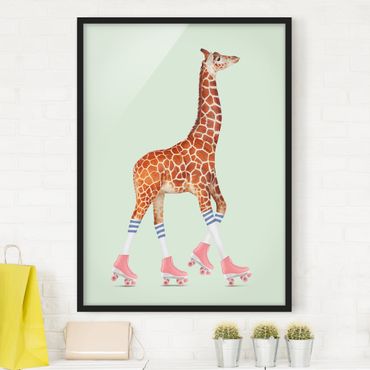 Bild mit Rahmen - Jonas Loose - Giraffe mit Rollschuhen - Hochformat 4:3