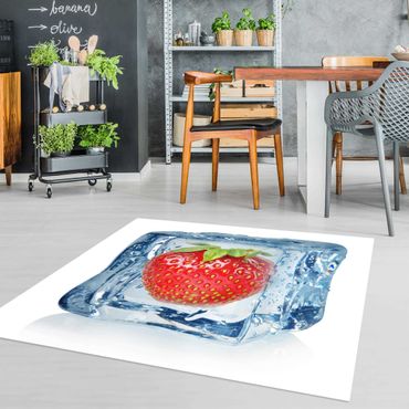 Vinyl-Teppich - Erdbeere im Eiswürfel - Quadrat 1:1