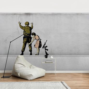 Fototapete - Soldat und Mädchen - Brandalised ft. Graffiti by Banksy
