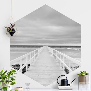 Hexagon Mustertapete selbstklebend - Brücke in Schweden Schwarz-Weiß
