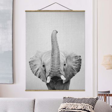 Stoffbild mit Posterleisten - Elefant Ewald Schwarz Weiß - Hochformat 3:4