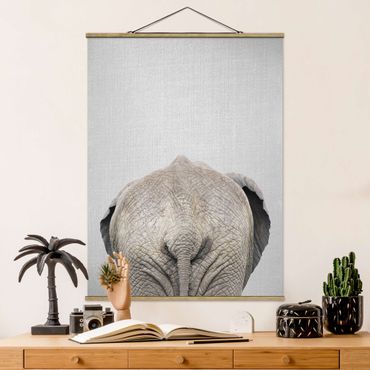 Stoffbild mit Posterleisten - Elefant von hinten - Hochformat 3:4
