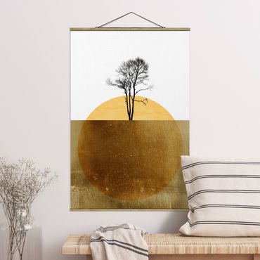 Stoffbild mit Posterleisten - Goldene Sonne mit Baum - Hochformat 2:3