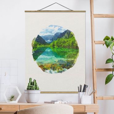 Stoffbild mit Posterleisten - Wasserfarben - Bergsee mit Spiegelung - Hochformat 3:4