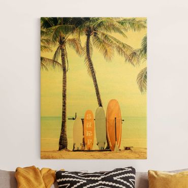 Leinwandbild - Gelbe Surfboards unter Palmen - Hochformat 3:4