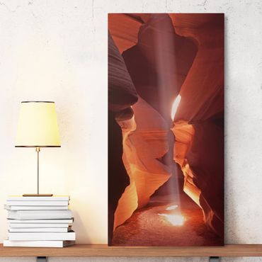 Leinwandbild - Lichtschacht im Antelope Canyon - Hoch 2:3
