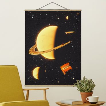Stoffbild mit Posterleisten - Retro Collage - Die Ringe des Saturn - Hochformat 3:4