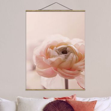 Stoffbild mit Posterleisten - Rosa Blüte im Fokus - Hochformat 3:4