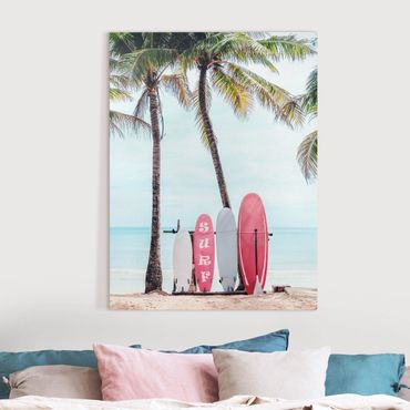 Leinwandbild - Rosa Surfboards unter Palmen - Hochformat 3:4