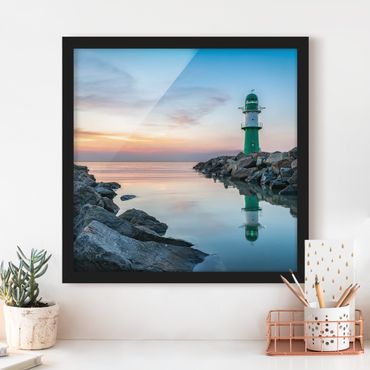 Bild mit Rahmen - Sunset at the Lighthouse - Quadrat