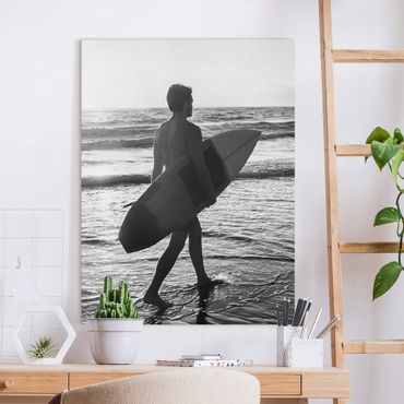 Leinwandbild - Surferboy im Sonnenuntergang - Hochformat 3:4