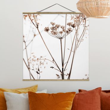 Stoffbild mit Posterleisten - Trockenblume im Lichtspiel - Quadrat 1:1