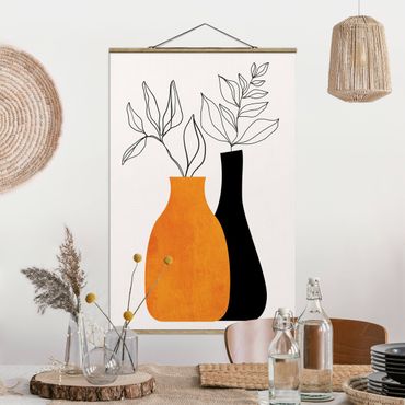 Stoffbild mit Posterleisten - Vasen mit illustrierten Zweigen - Hochformat