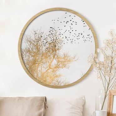 Rundes Gerahmtes Bild - Vogelschwarm vor goldenem Baum
