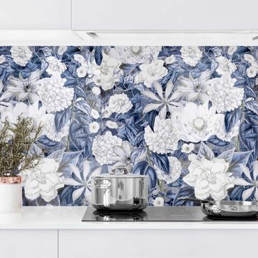 Küchenrückwand - Weiße Blumen vor Blau II