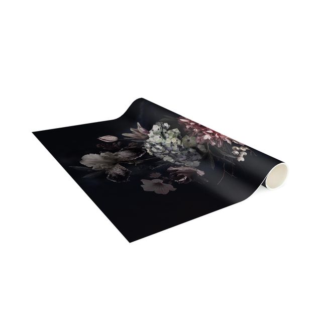 Moderner Teppich Blumen mit Nebel auf Schwarz