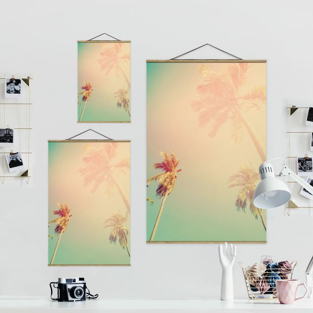 Stoffbild mit Posterleisten - Tropische Pflanzen Palmen bei Sonnenuntergang III - Hochformat 2:3