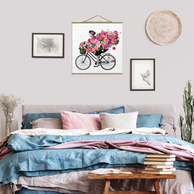 Stoffbilder mit Holzleisten Illustration Frau auf Fahrrad Collage bunte Blumen