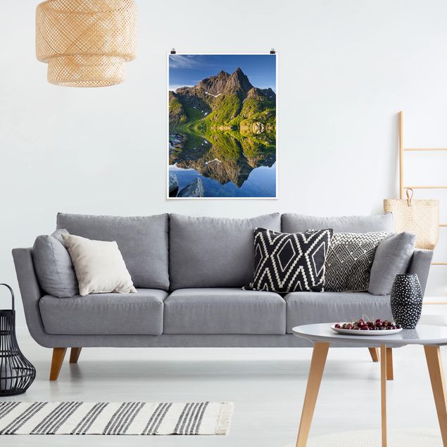 Poster - Berglandschaft mit Wasserspiegelung in Norwegen - Hochformat 3:4
