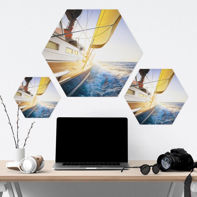 Hexagon Bild Forex - Segelboot auf blauem Meer bei Sonnenschein