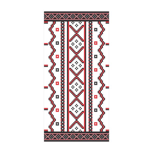 Rot Teppich Ein Rumänischer Winter mit Balken
