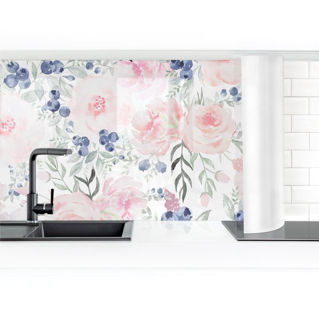 Glasrückwand Küche Blumen Rosa Rosen mit Blaubeeren vor Weiß II
