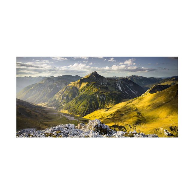 Teppich grün Berge und Tal der Lechtaler Alpen in Tirol