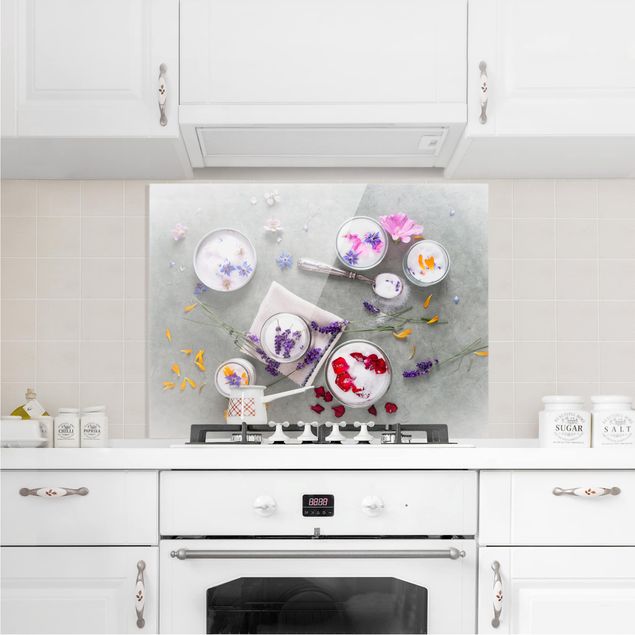 Küchenrückwand Glas Motiv Kräuter Essbare Blüten mit Lavendelzucker