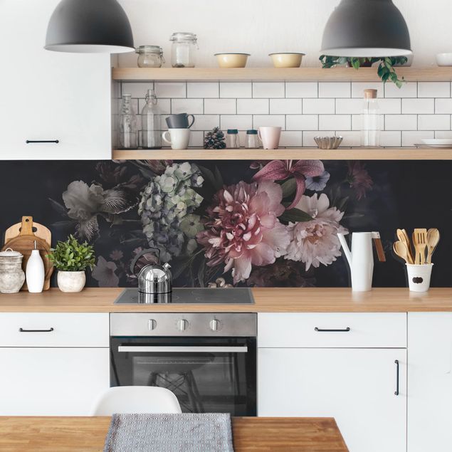 Küchenrückwand - Blumen mit Nebel auf Schwarz