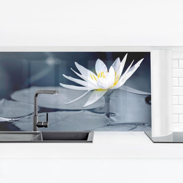 Küchenrückwand Blumen Lotus Spiegelung im Wasser