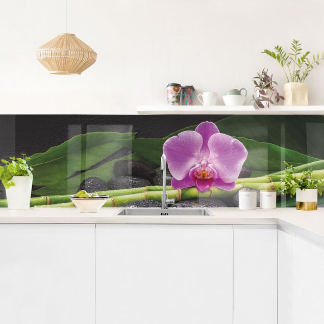 Küchenrückwand Marmoroptik Grüner Bambus mit Orchideenblüte