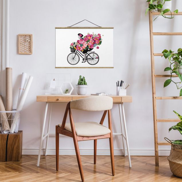 Stoffbild mit Posterleisten - Laura Graves - Illustration Frau auf Fahrrad Collage bunte Blumen - Querformat 3:2