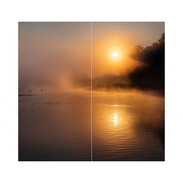 Duschrückwand - Sonnenaufgang am See mit Rehen im Nebel