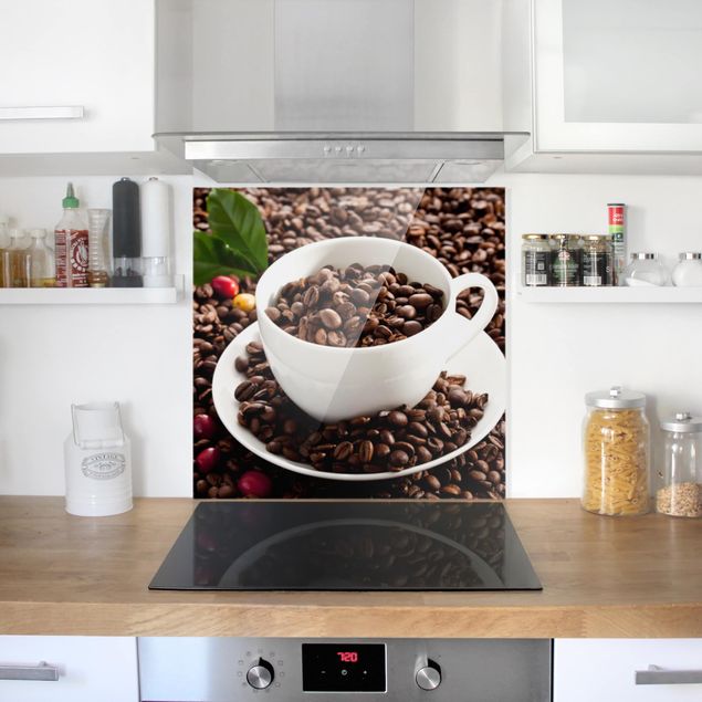 Spritzschutz Küche Kaffeetasse mit gerösteten Kaffeebohnen