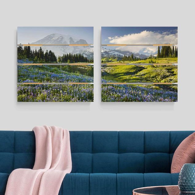 Holzbilder mit Blumen Bergwiese mit blauen Blumen vor Mt. Rainier