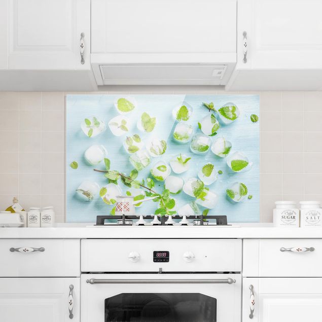 Küchenrückwand Glas Motiv Kräuter Eiswürfel mit Minzblättern