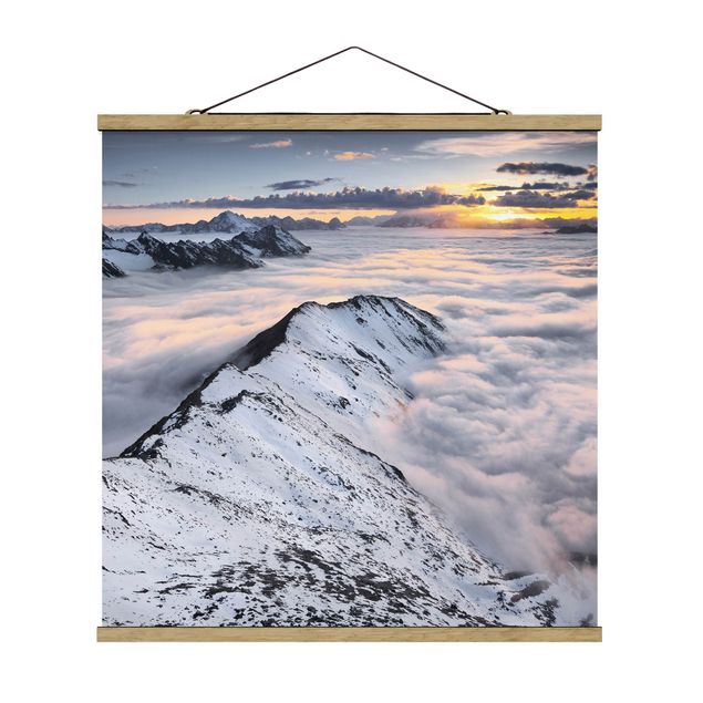 Stoffbild mit Posterleisten - Blick über Wolken und Berge - Quadrat 1:1