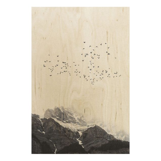 Moderne Holzbilder Vogelschwarm vor Bergen Schwarz Weiß