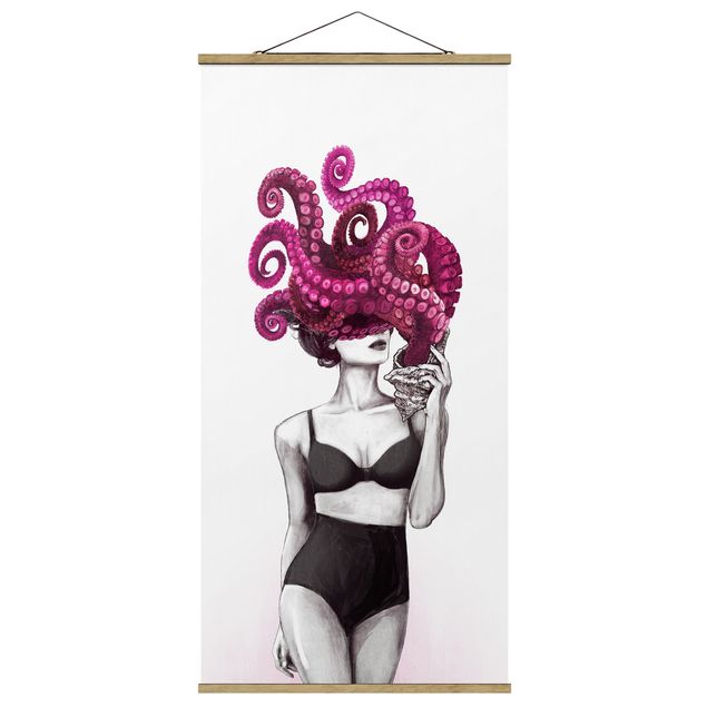 Stoffbild mit Posterleisten - Laura Graves - Illustration Frau in Unterwäsche Schwarz Weiß Oktopus - Hochformat 1:2