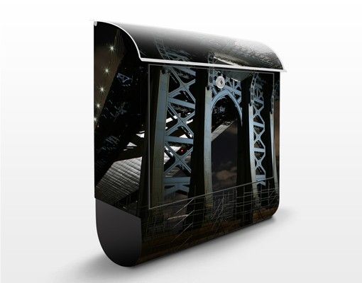 Designer Briefkasten Manhattan Bridge bei Nacht