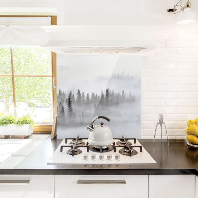Küchenrückwand Glas Wald Nebel im Tannenwald Schwarz-Weiß