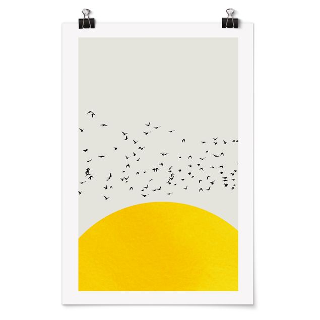 Tierposter Vogelschwarm vor gelber Sonne