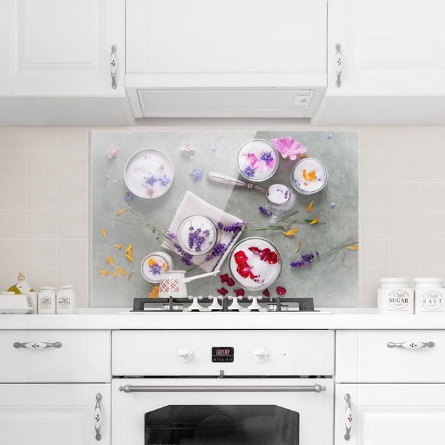Küchenrückwand Glas Motiv Kräuter Essbare Blüten mit Lavendelzucker