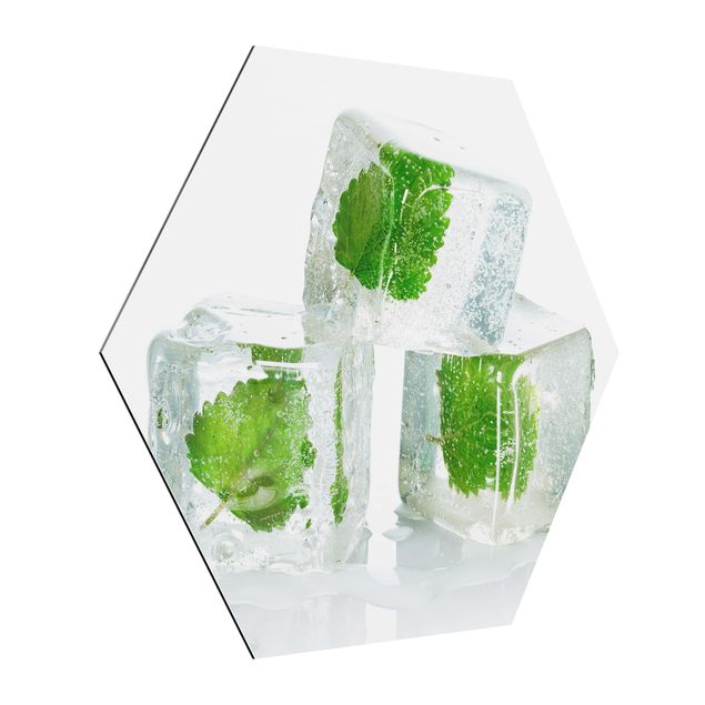 Hexagon Bild Alu-Dibond - Drei Eiswürfel mit Melisse