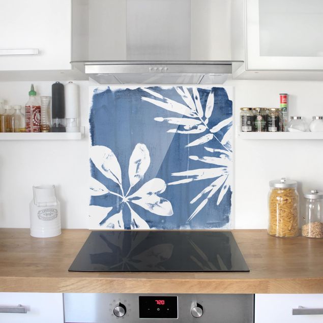 Küchenrückwand Glas Motiv Blumen Tropische Blätter Indigo I