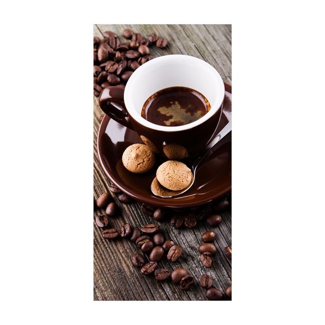 Brauner Teppich Kaffeetasse mit Kaffeebohnen