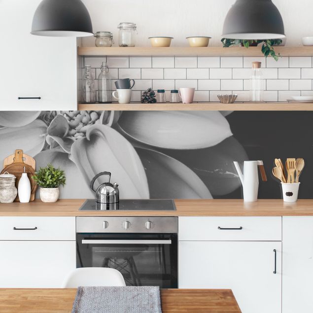 Küchenrückwand Folie Schwarz-Weiß Im Herzen einer Dahlie Schwarz-Weiß