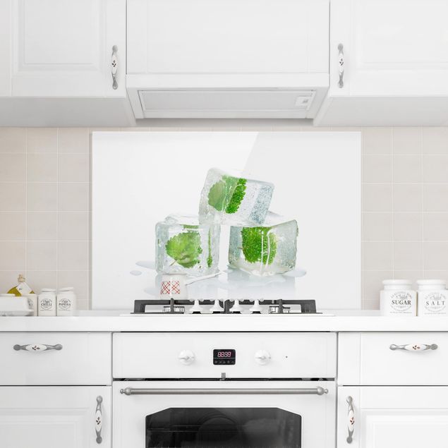 Küchenrückwand Glas Gewürze Drei Eiswürfel mit Melisse